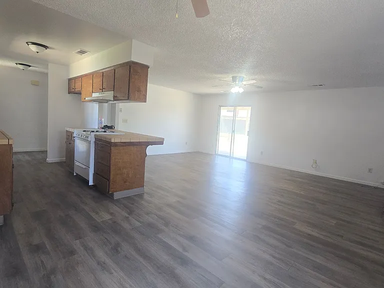 2146 Neill Way — Photo 4