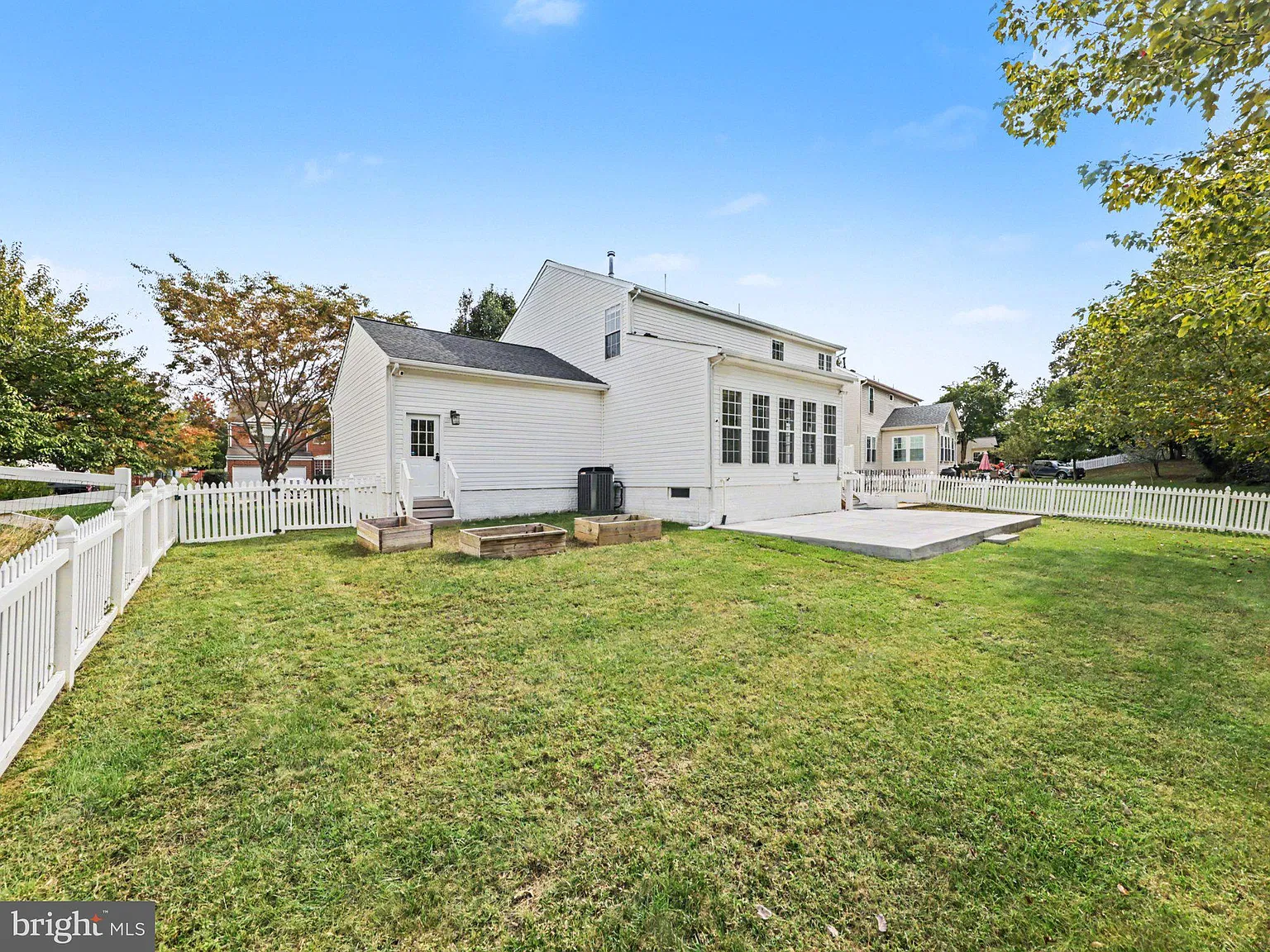 4 bed, 2.5 bath, 2456 sqft, $3,400 — Photo 3