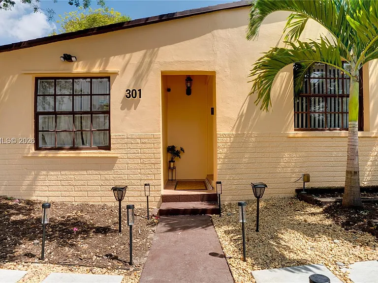 301 SW 69th Ave — Photo 40