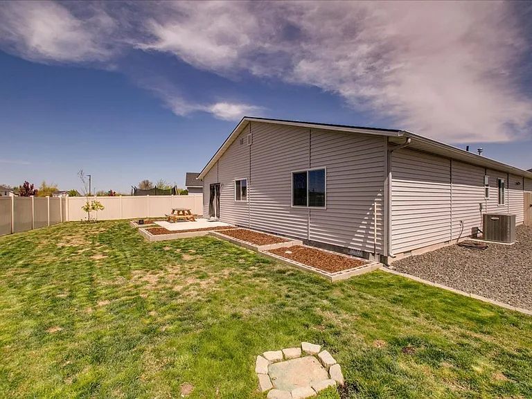 16859 Courtney Way — Photo 28