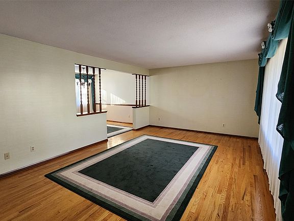 5th image of 58 Elmwood Dr