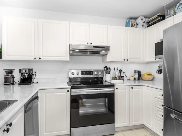 2525 Fitzgerald Ave #202, Courtenay, BC V9N 6J4