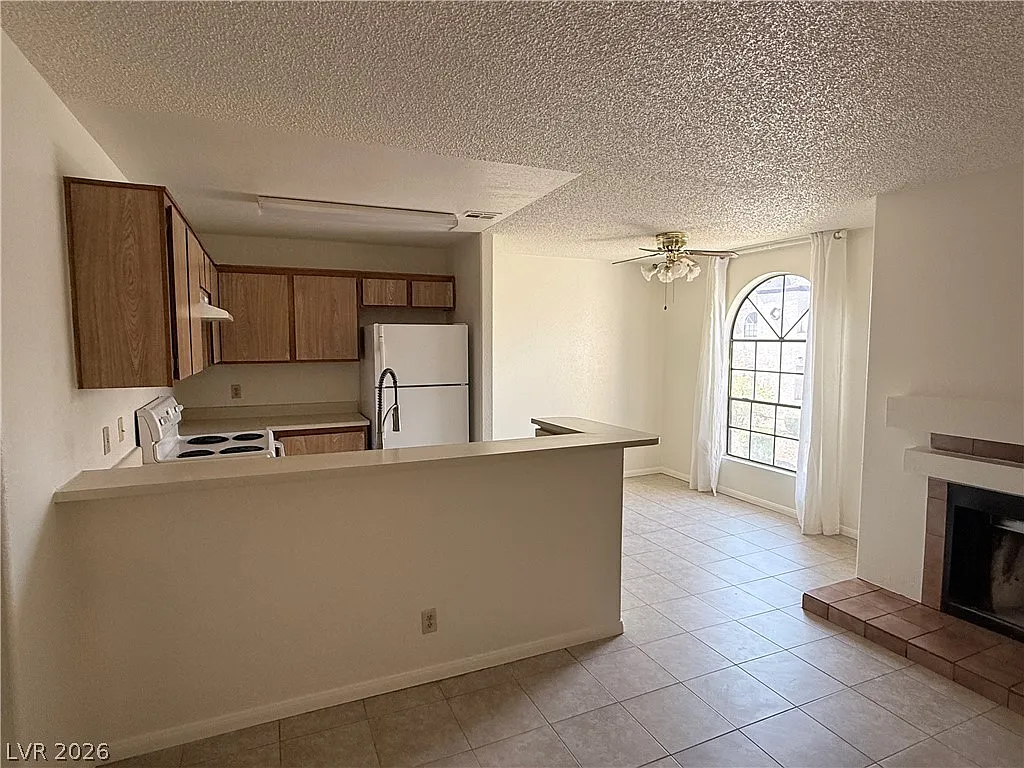 2 bed, 2.0 bath, 889 sqft, $925 — Photo 3