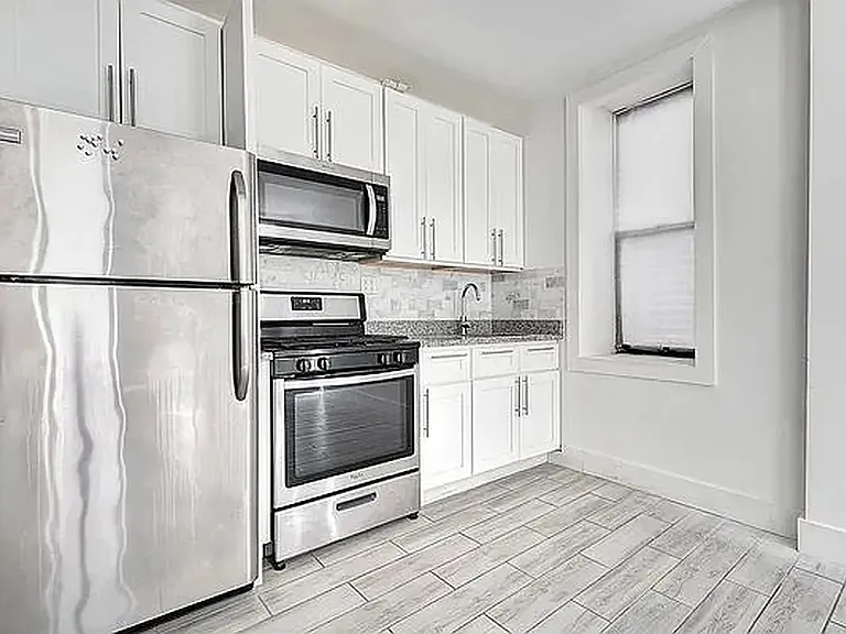 61 Ellwood St #C — Photo 2