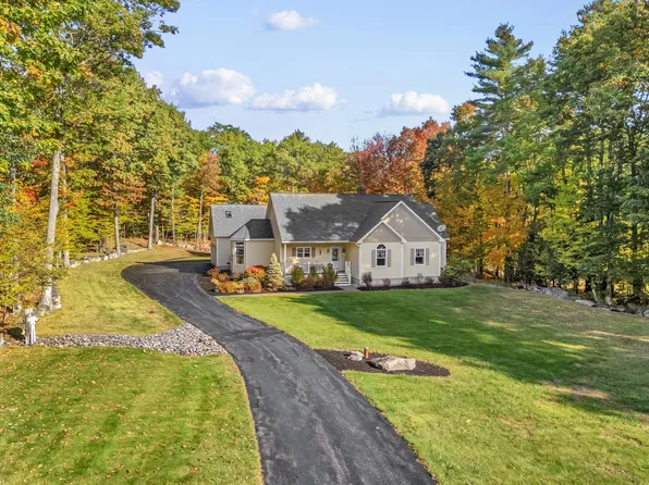 19 Daggett Drive, Raymond, ME 04071