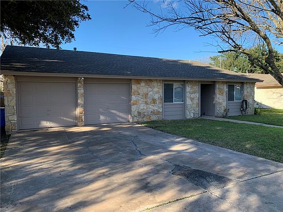 2nd image of 1416 Hillcrest Dr
