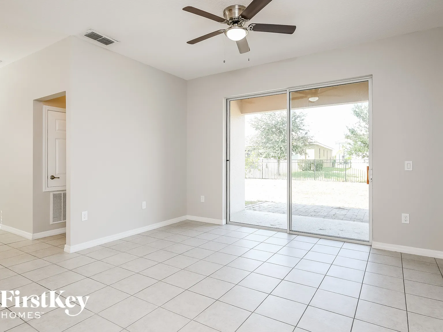 4 bed, 2.0 bath, 1814 sqft, $2,655 — Photo 3