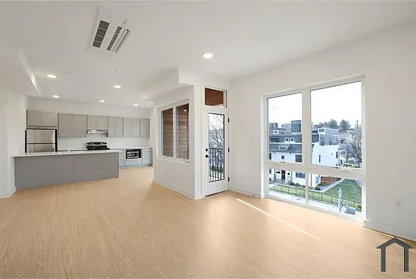 1723 W Virginia Ave NE #Penthouse 9 — Photo 2