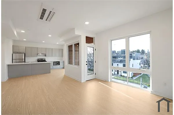Building Photo - 1723 W Virginia Ave NE #Penthouse 9