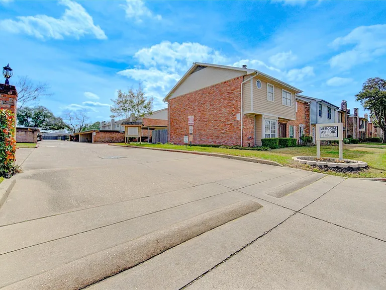 14633 Perthshire Rd — Photo 38