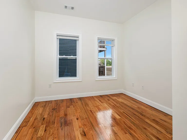 18 Baird St #2 — Photo 9