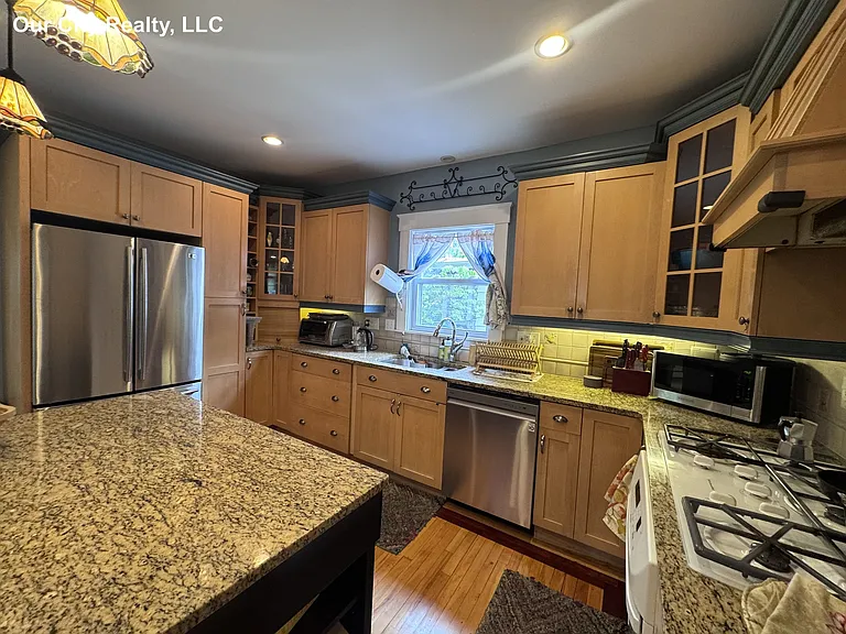 31 Stoughton St #2 — Photo 2