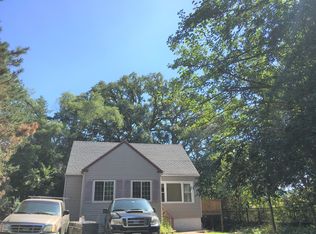 325 Knoll St, Wheaton, IL 60187