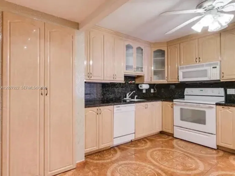2500 Parkview Dr #1712 — Photo 4