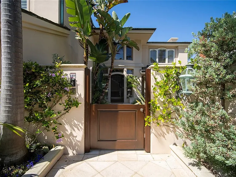 49 Cambria Dr — Photo 3