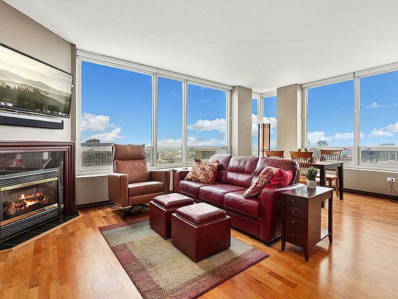 3rd image of 33 W Ontario St #41EN