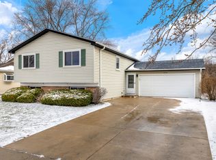 1006 Foxworth Blvd, Lombard, IL