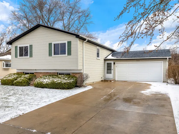 1006 Foxworth Blvd, Lombard, IL 60148