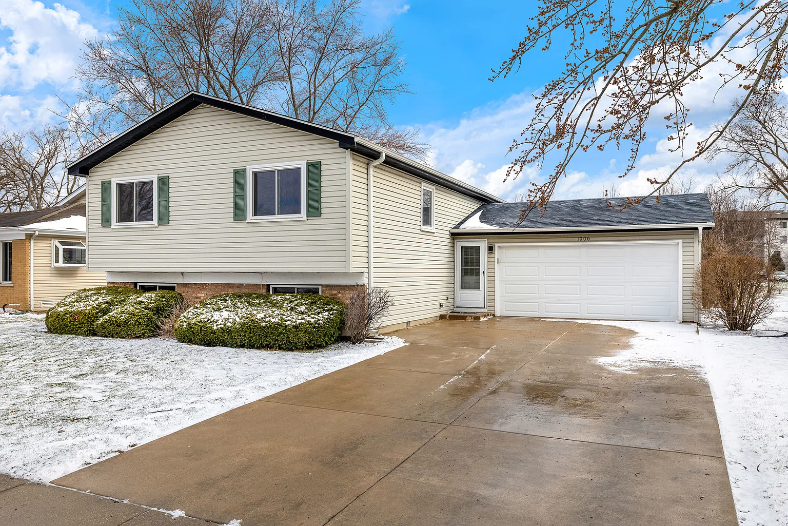 1006 Foxworth Blvd photo 1