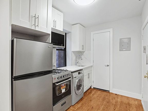 2nd image of 139 E 110th St APT 33