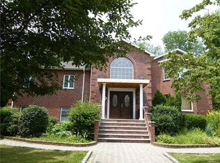 28 Grove Ave, Verona, NJ 07044