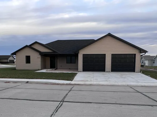 1816 B St, Cozad, NE 69130