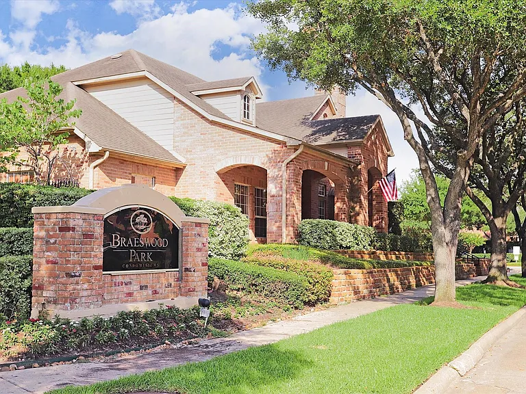 2255 Braeswood Park Dr #137 — Photo 3