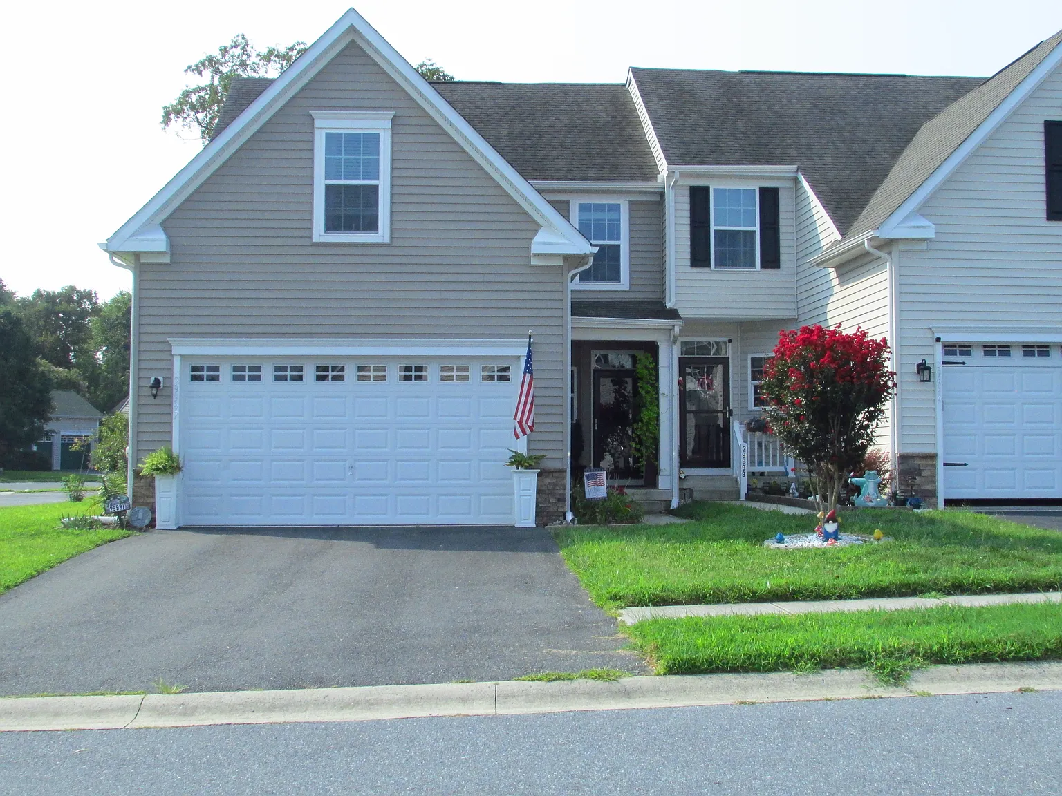 3 bed, 2.5 bath, 1929 sqft, $1,950 — Photo 1