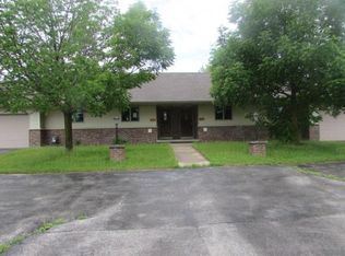 1203 Breezeway Ln, Seymour, WI 54165