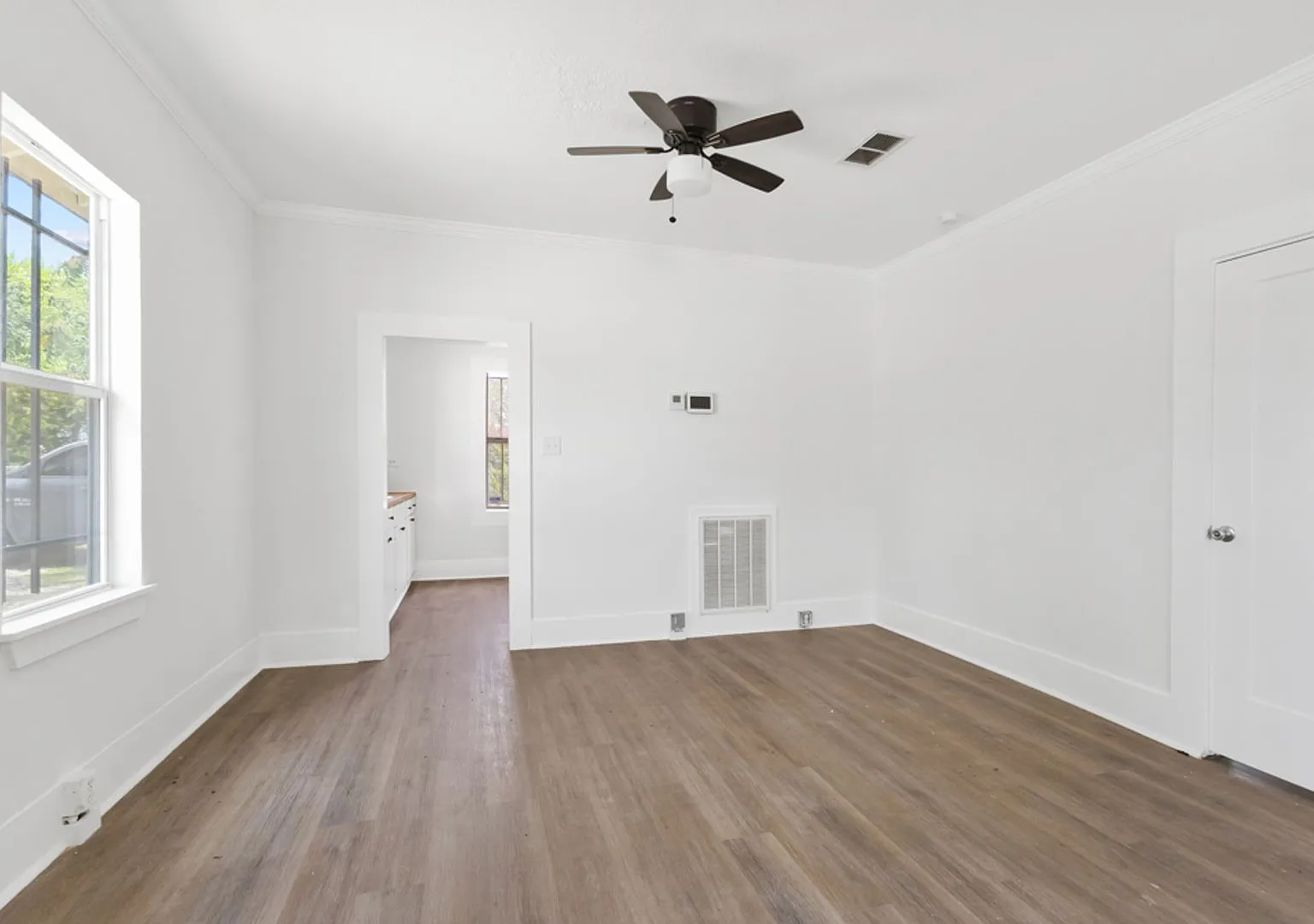 2 Bedroom/1 Bath Culebra Park Subdivision — Photo 4