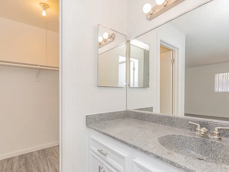1325 W Guadalupe Rd — Photo 38
