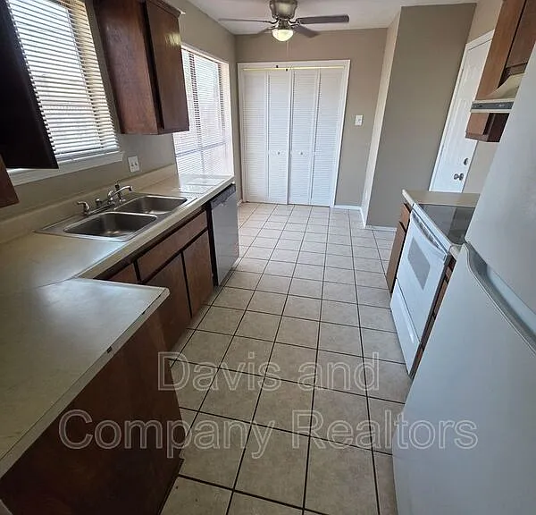 4412 Saint Andrews Dr #B — Photo 8