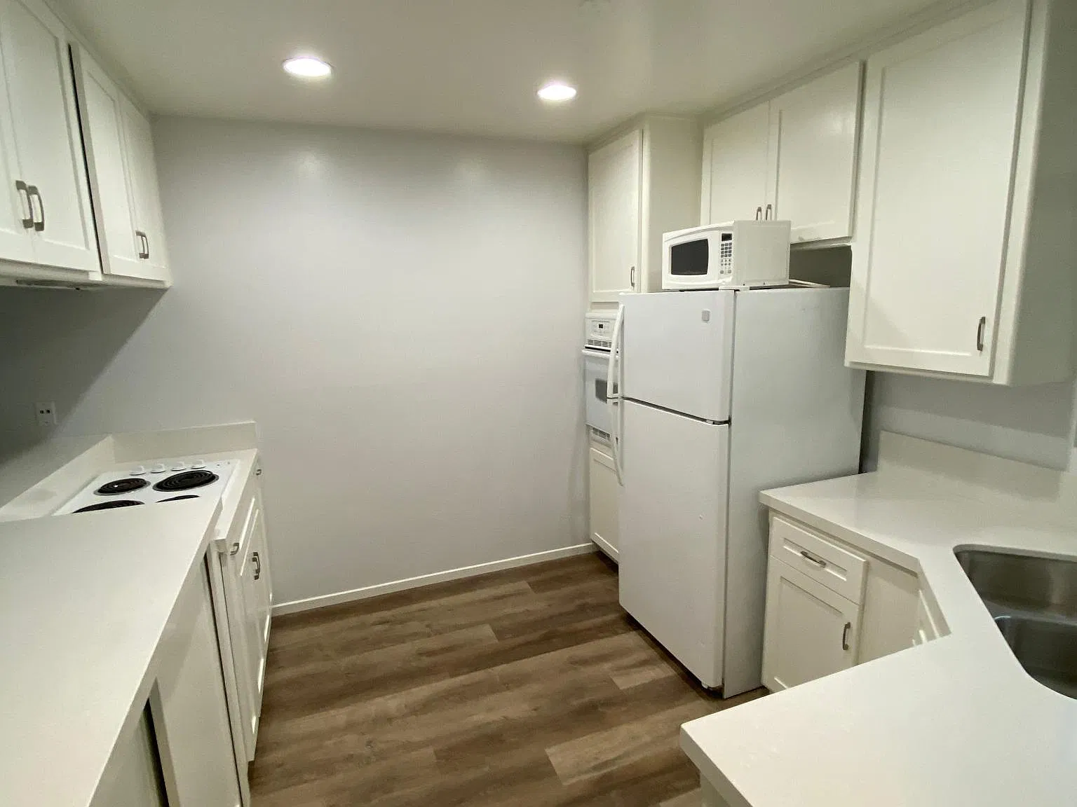 2 bed, 800 sqft, $3,500 — Photo 2