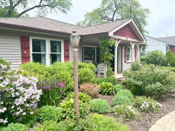 326 Catalpa Ave, Roselle, IL 60172