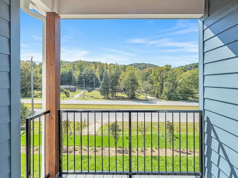 153 Crockett Hills Ln — Photo 46