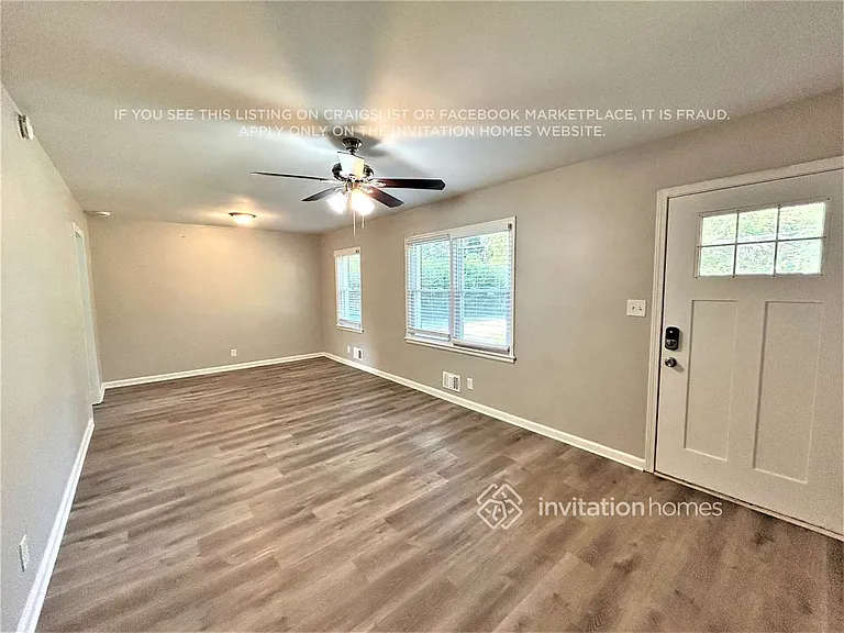 2553 Habersham Dr — Photo 2