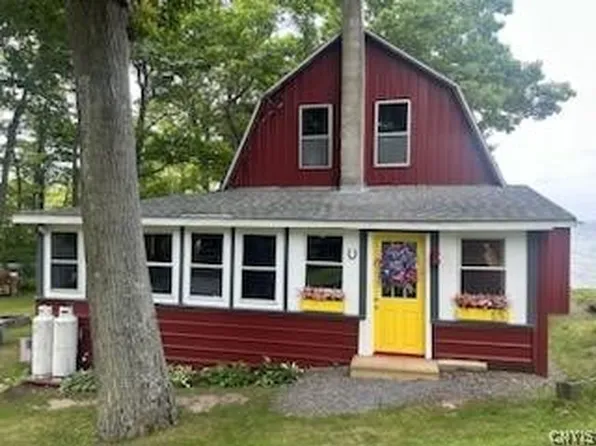 41 N Rainbow Shores Rd, Pulaski, NY 13142