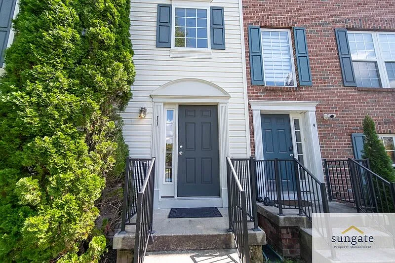 4 bed, 2.5 bath, 1920 sqft, $2,450 — Photo 3