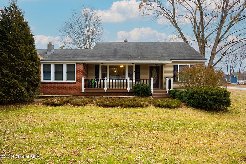 2nd image of 16 Maplewood Parkway