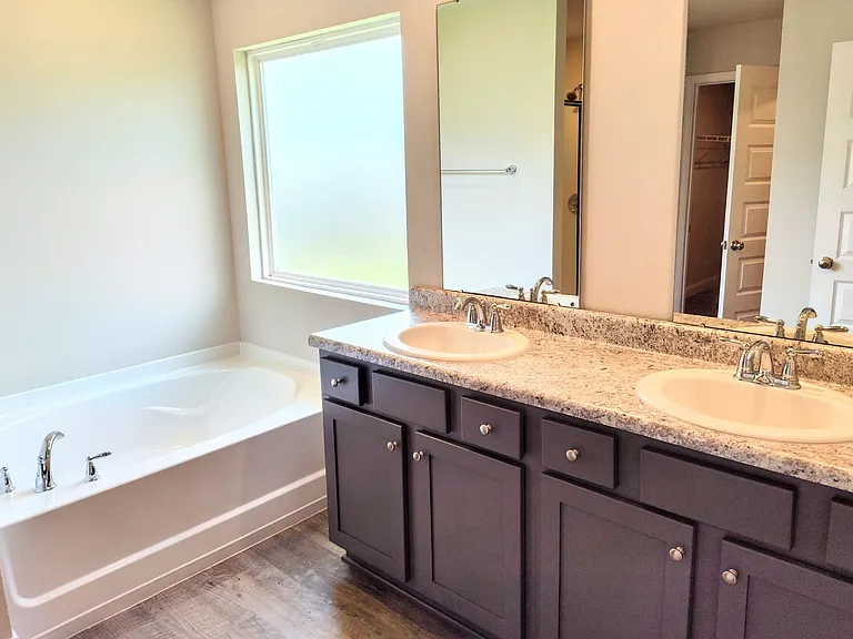 Eastland Cir — Photo 12