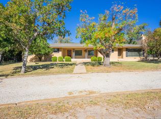 133 Royal Oaks Rd, Kerrville, TX 78028