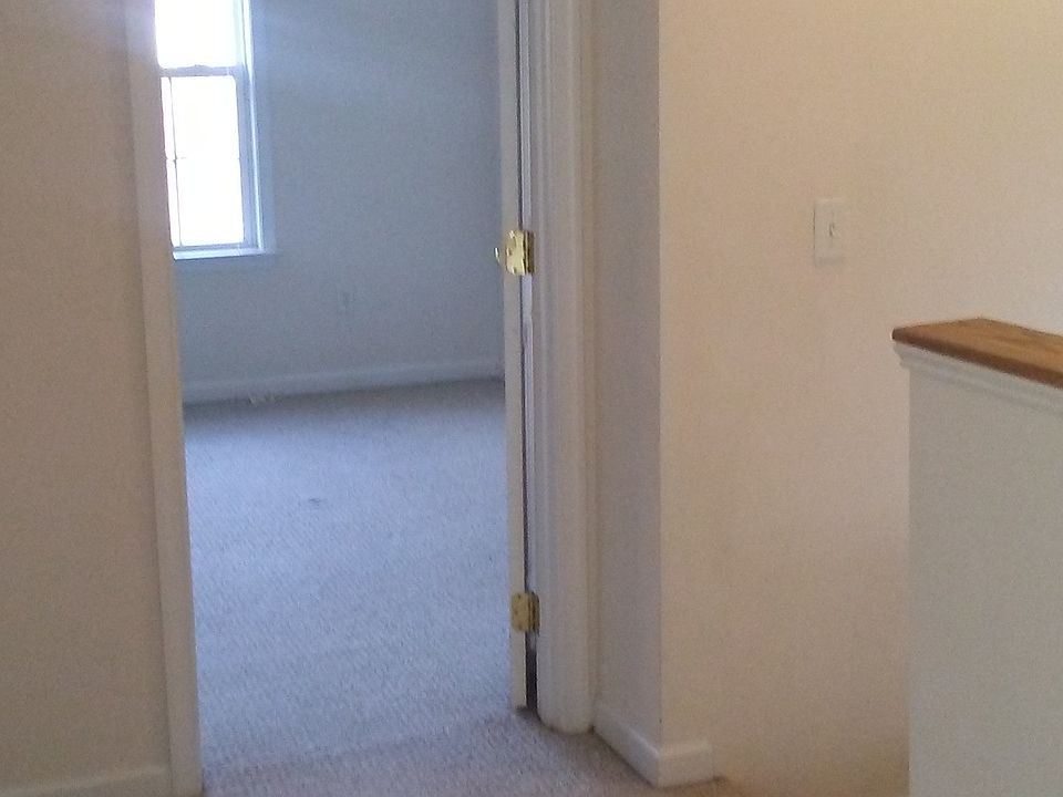 2nd image of 16 Toms Brook Dr