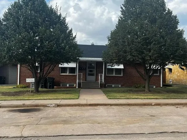 566 W 7th St, Hoisington, KS