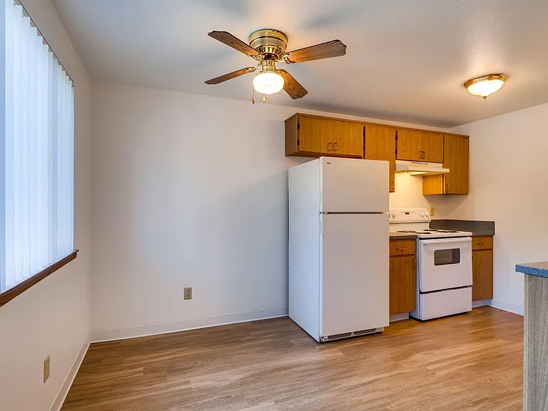 108 Village East Way SE — Photo 16