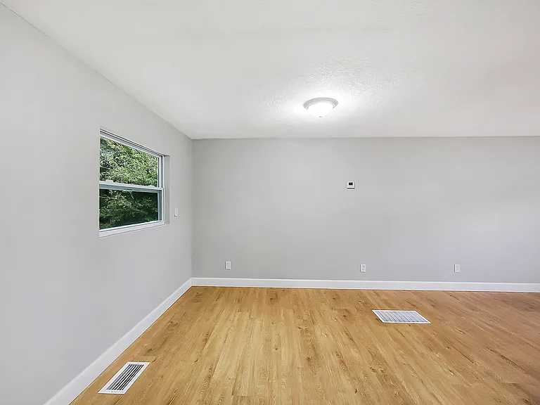 5321 NW 9th Pl — Photo 5