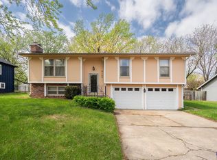 3129 SW Chelsea Dr, Topeka, KS 66614