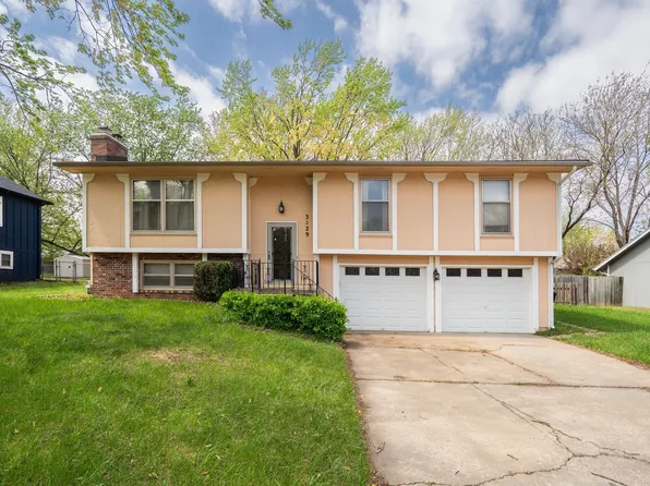 3129 SW Chelsea Dr, Topeka, KS 66614