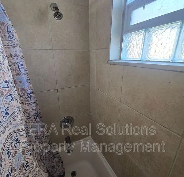 881 Kingsford Rd #A — Photo 3