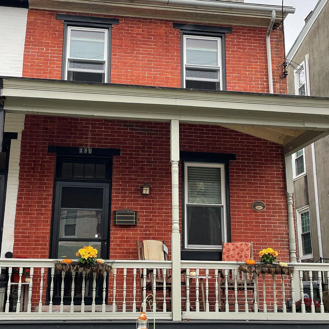 3 bed, 1.0 bath, 1440 sqft, $2,400 — Photo 1