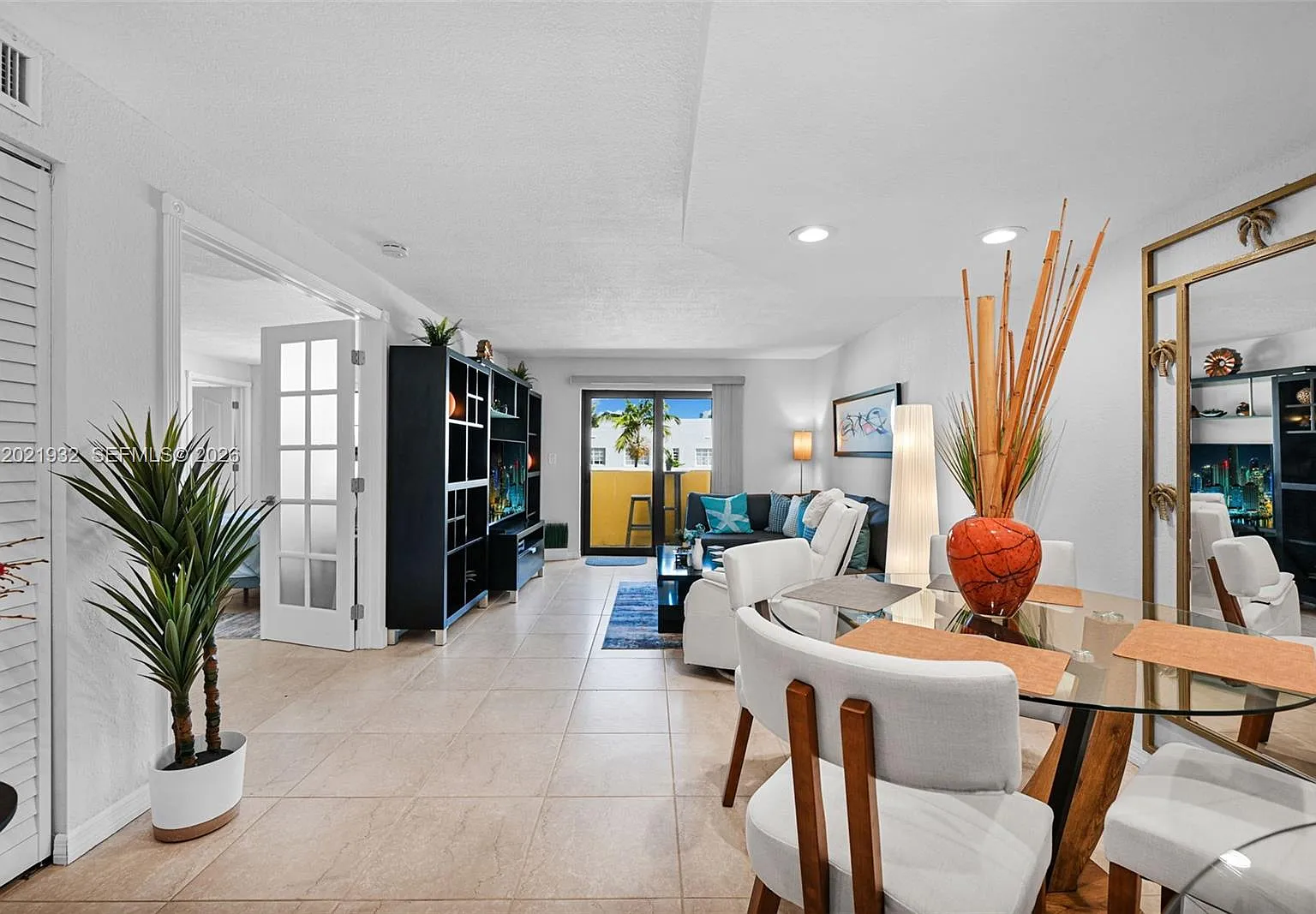 Collins Plaza Condo — Photo 2